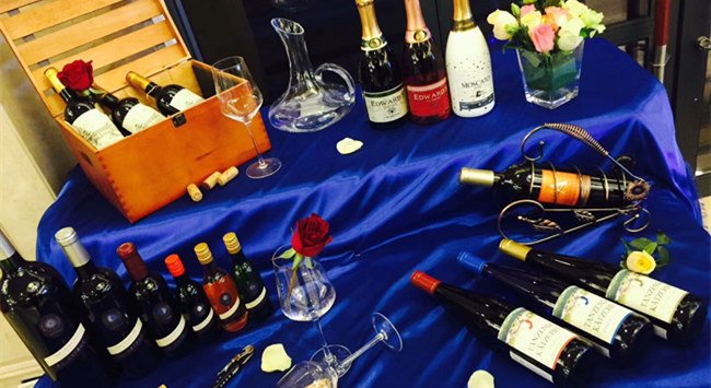 開(kāi)紅酒店專賣店賺錢嗎